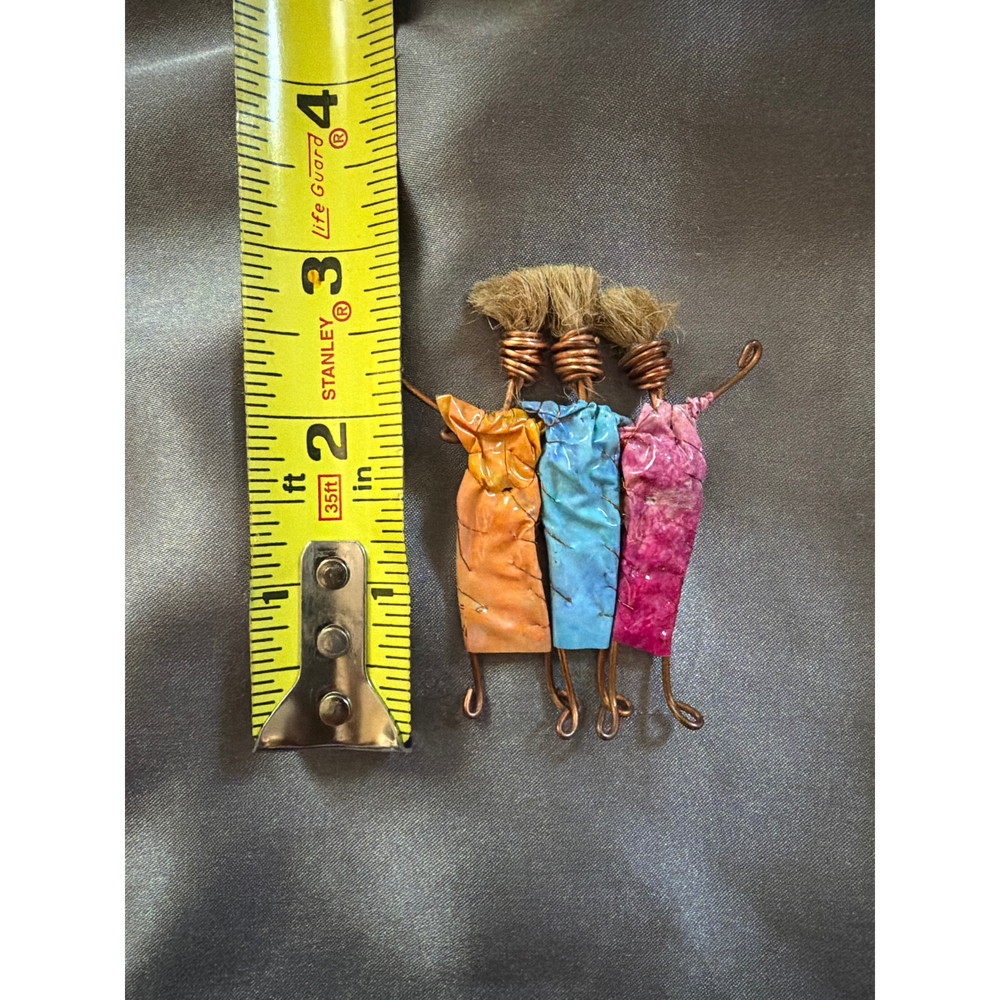 Unbranded Artisan Made Three Girls Brooch 2" X 3" Brooch in Orange - Picture 4 of 4